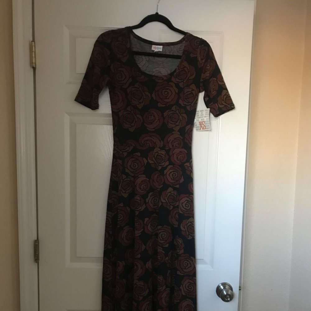 Lularoe Disney Beauty and the Beast Roses XS Ana